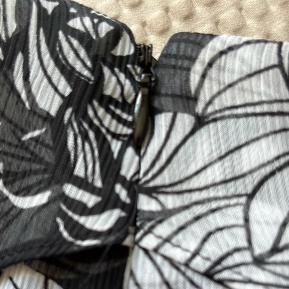 ALFANI: Women’s size 10 multi ruffle layers blouse, Grecian  jeweled neckline. - Picture 13 of 13